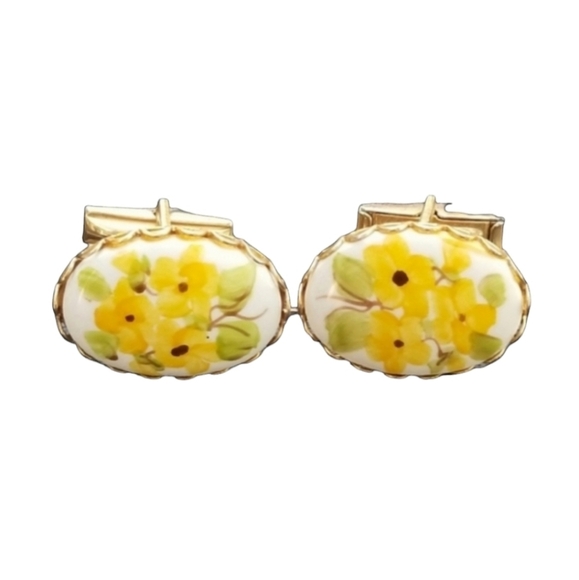 VINTAGE 1960S GOLDTONED & HADPAINTED YELLOW FLOWERS ON PORCELAIN CUFFLINKS - Picture 1 of 3
